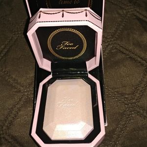 Too Faced Diamond Light Highlighter